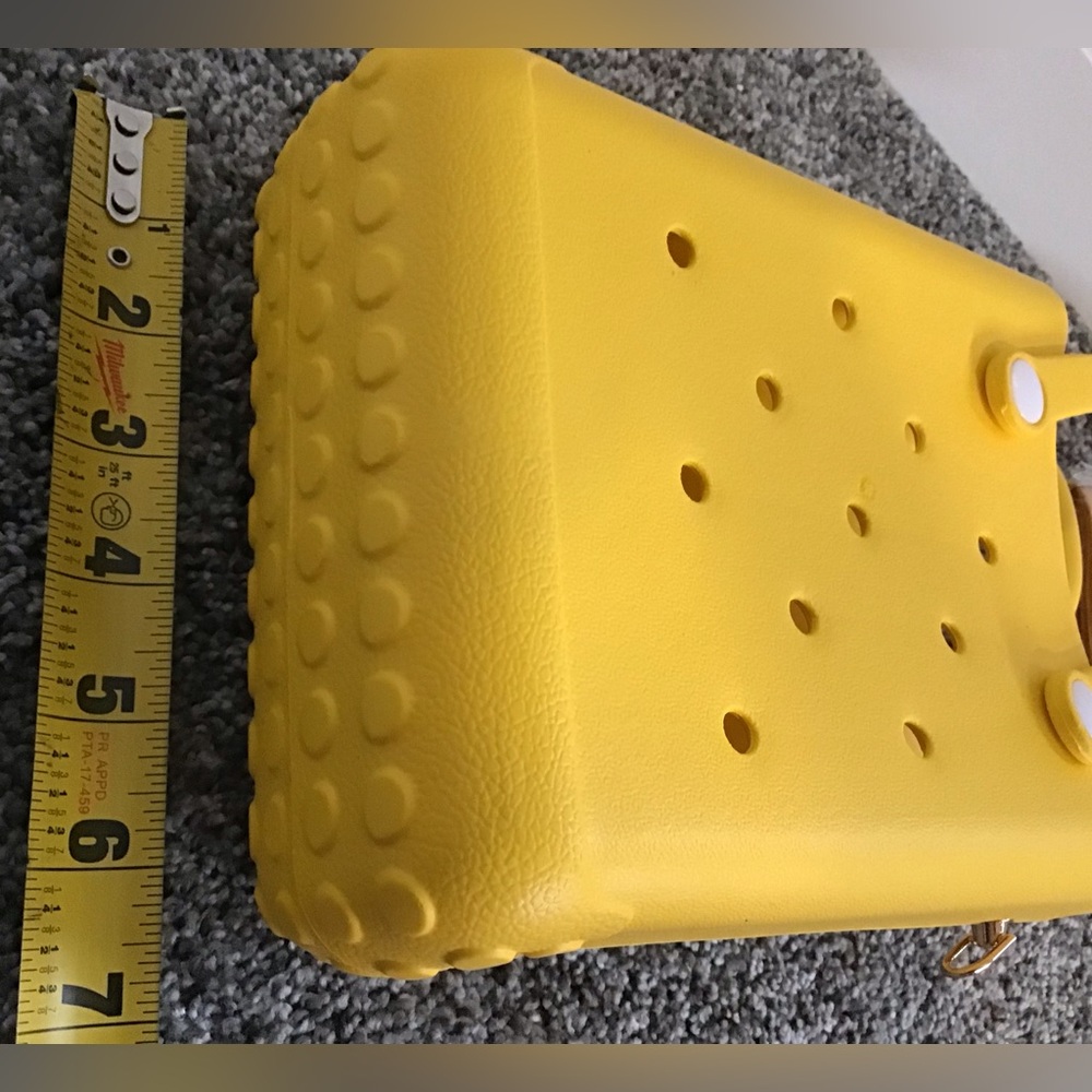 NWOT Yellow Tote Bag with strap and coin purse - Picture 3 of 3